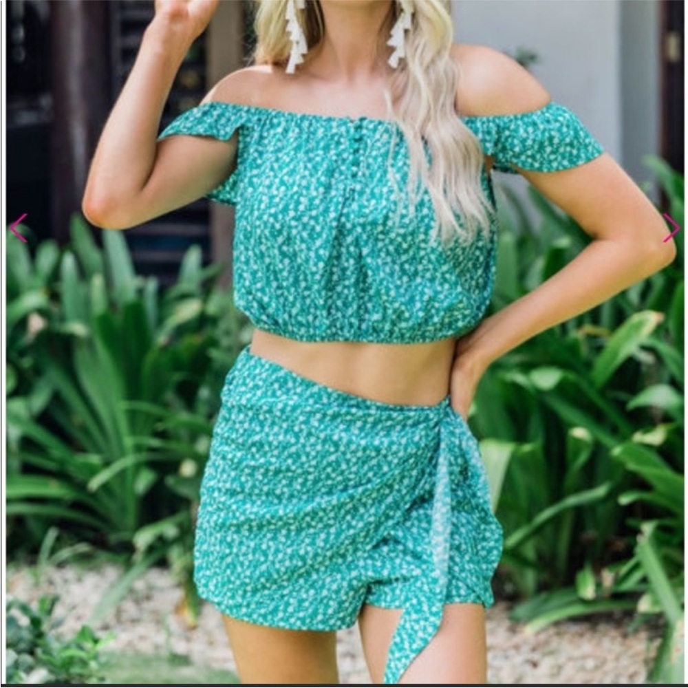 Pink Lily matching set skirt and crop top Mint color